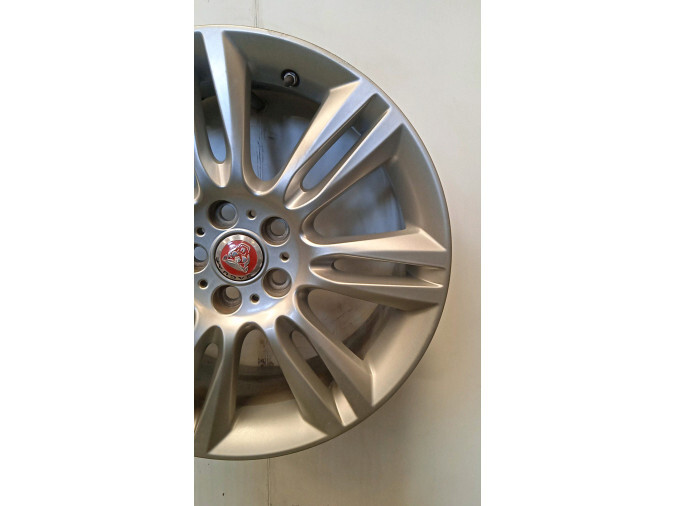 LLANTA JAGUAR XE 2015