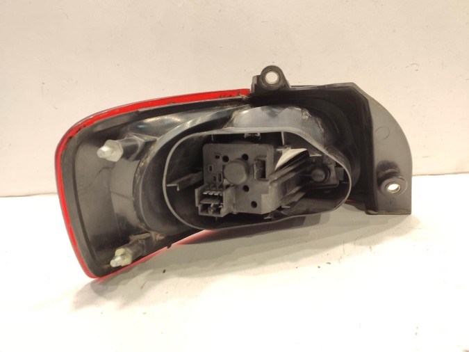 PILOTO TRASERO DERECHO FIAT CROMA 2008