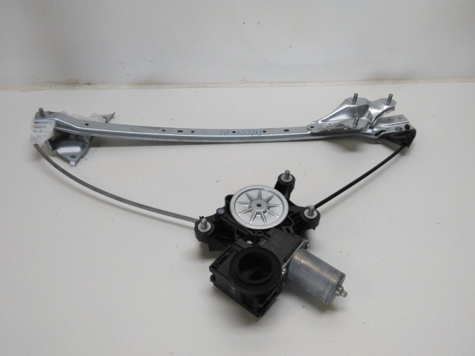 ELEVALUNAS DELANTERO IZQUIERDO TOYOTA RAV4 43684