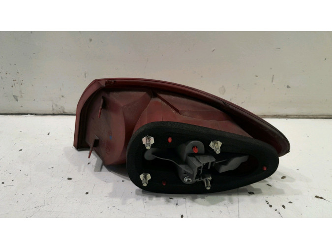 PILOTO TRASERO IZQUIERDO ALFA ROMEO 147 2001