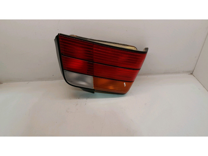 PILOTO TRASERO IZQUIERDO BMW 316I 1991