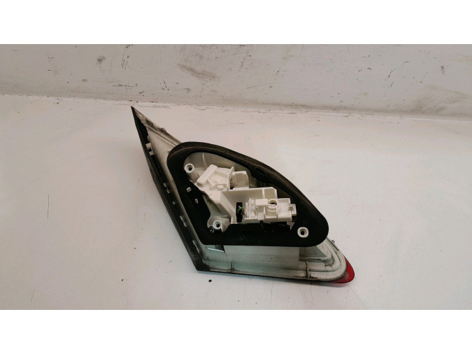 PILOTO TRASERO DERECHO INTERIOR OPEL ASTRA 2015
