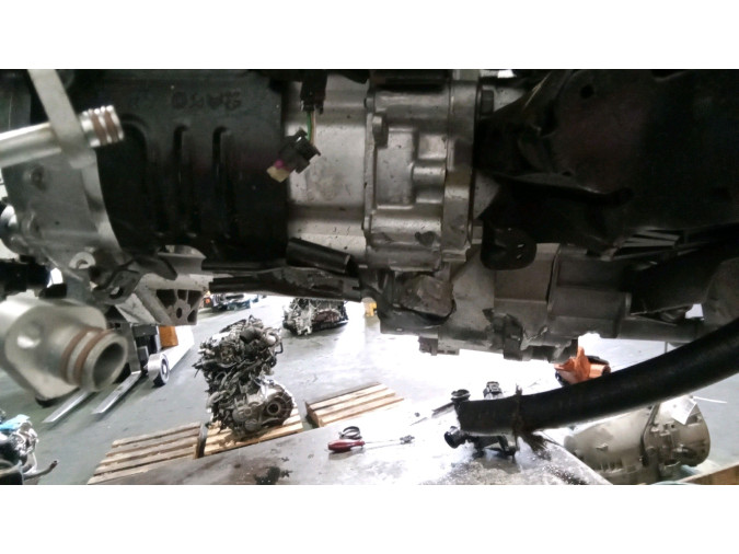 MOTOR CON ACCESORIOS Y CAJA DE CAMBIOS CITROEN C4 2023