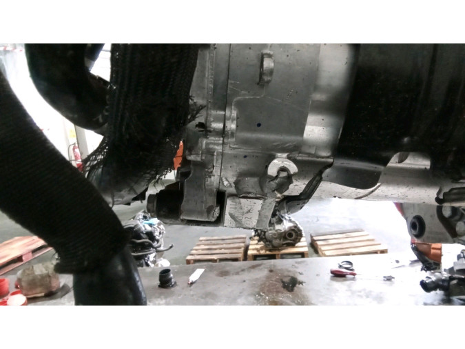 MOTOR CON ACCESORIOS Y CAJA DE CAMBIOS CITROEN C4 2023