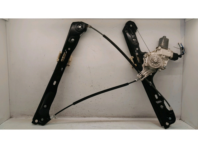 ELEVALUNAS DELANTERO DERECHO BMW 120D 2005