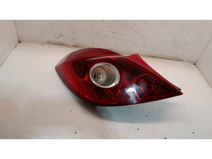 PILOTO TRASERO IZQUIERDO OPEL CORSA 2011