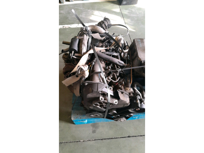 MOTOR CON ACCESORIOS Y CAJA DE CAMBIOS NISSAN PRIMERA 2003