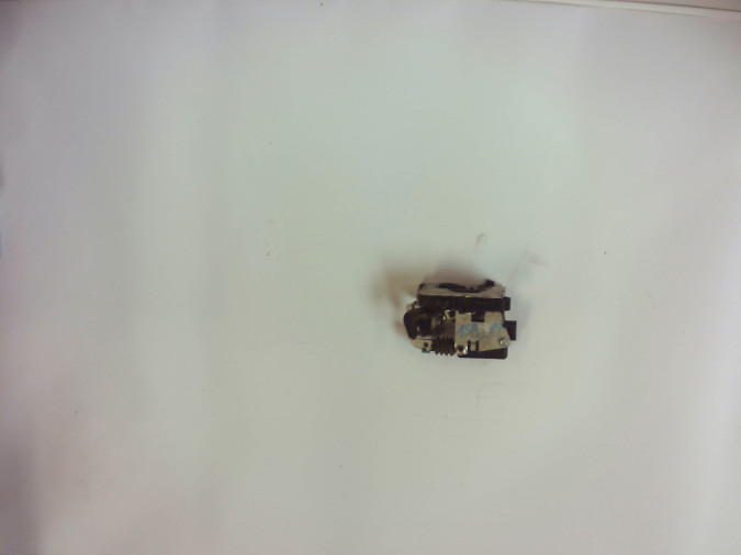 CERRADURA PUERTA DELANTERA DERECHA DACIA DUSTER 2010