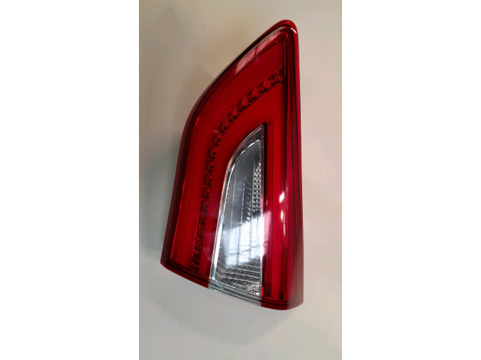 PILOTO TRASERO DERECHO INTERIOR HYUNDAI I30 2014