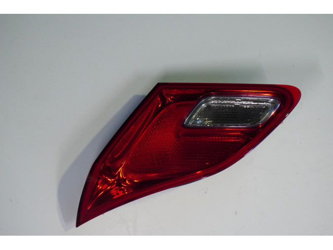 PILOTO TRASERO PORTON DERECHO INTERIOR OPEL ASTRA 2013