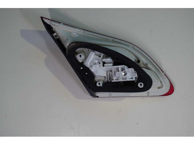 PILOTO TRASERO PORTON DERECHO INTERIOR OPEL ASTRA 2013