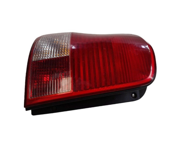 PILOTO TRASERO IZQUIERDO KIA CARNIVAL 2002
