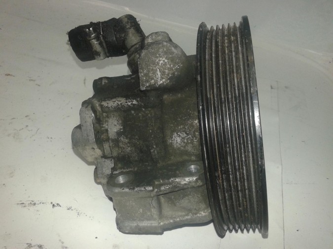 BOMBA SERVODIRECCION MERCEDES VITO 2000