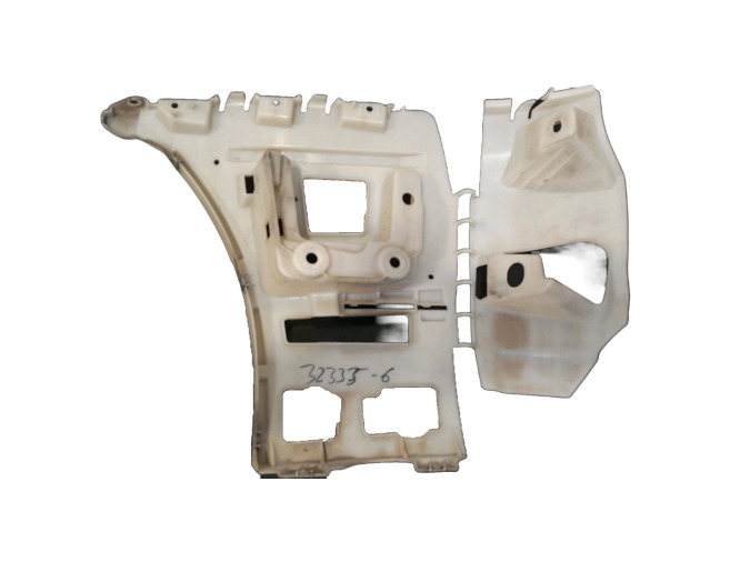 GUIA PARAGOLPES TRASERO DERECHO BMW 120D 2010