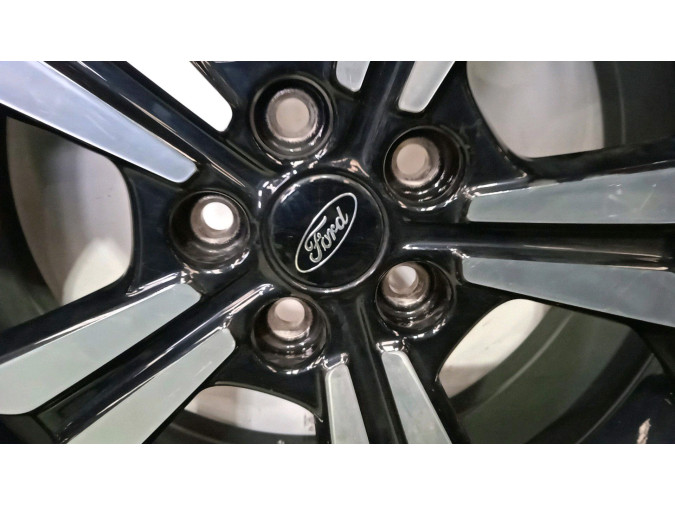 LLANTA FORD FOCUS 2019