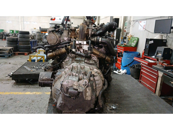 MOTOR CON ACCESORIOS Y CAJA DE CAMBIOS  2003