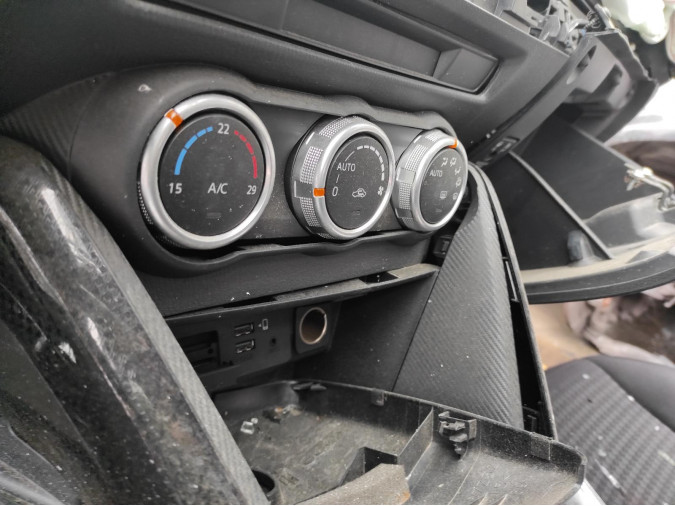 MANDO CALEFACCION MAZDA 2 2019