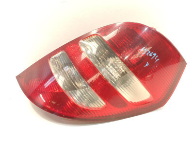 PILOTO TRASERO DERECHO TOYOTA YARIS 2005