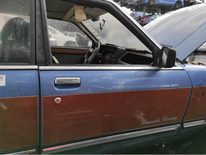 PUERTA DELANTERA DERECHA  FORD GRANADA 1982