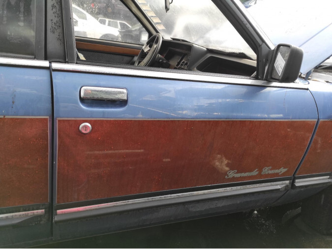 PUERTA DELANTERA DERECHA  FORD GRANADA 1982