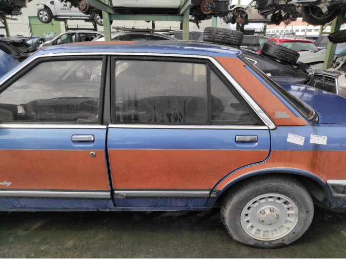 PUERTA TRASERA IZQUIERDA  FORD GRANADA 1982