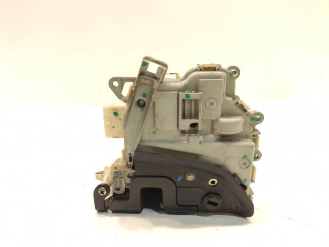 CERRADURA PUERTA  TRASERA DERECHA AUDI A4 2010