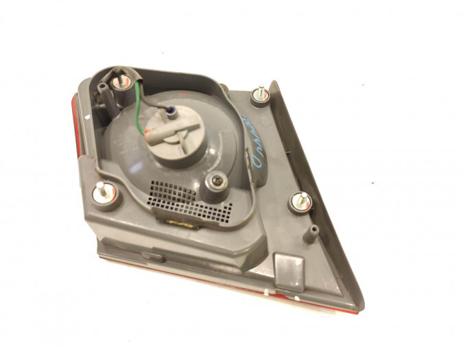 PILOTO TRASERO DERECHO INTERIOR CHEVROLET CRUZE 2010