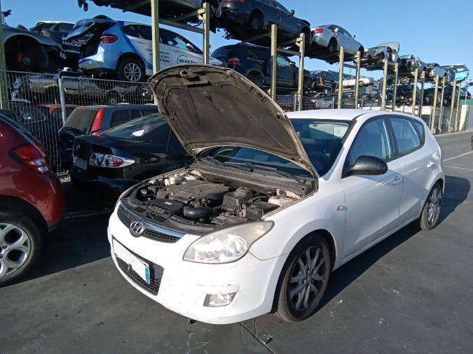 ALETA DELANTERA DERECHA HYUNDAI I30 BLANCA 2007