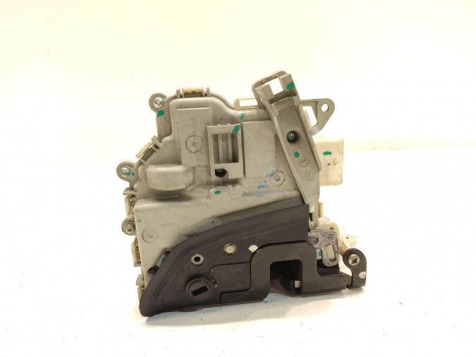 CERRADURA PUERTA TRASERA IZQUIERDA AUDI Q7 2010
