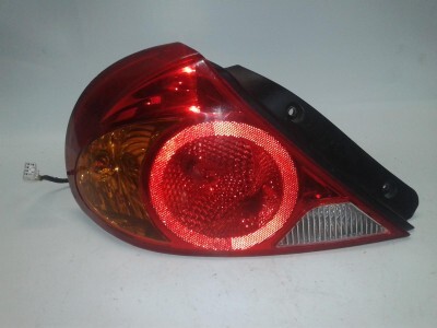 PILOTO TRASERO IZQUIERDO KIA SEPHIA 2001