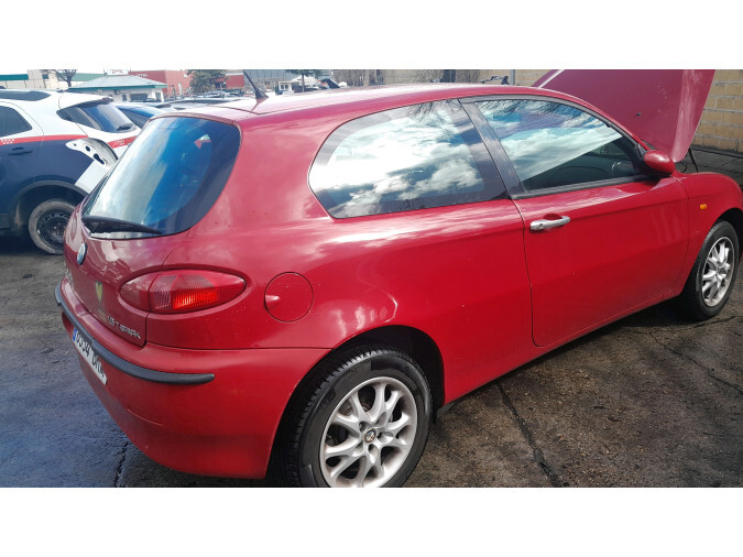 PUERTA DELANTERA DERECHA ALFA ROMEO 147 2001