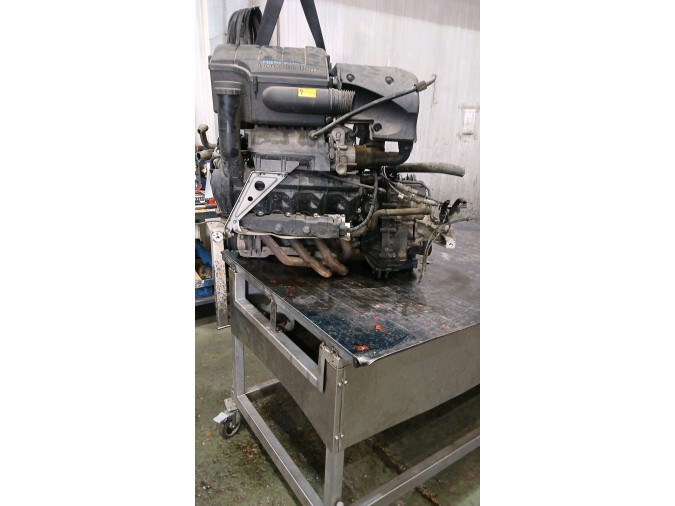 MOTOR CON ACCESORIOS Y CAJA DE CAMBIOS  2000
