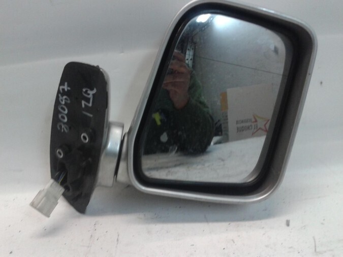 RETROVISOR DERECHO MITSUBISHI SPACE WAGON PLATA 2004