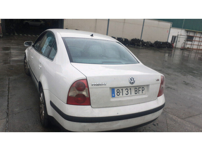 PUERTA DELANTERA DERECHA VOLKSWAGEN PASSAT 2001