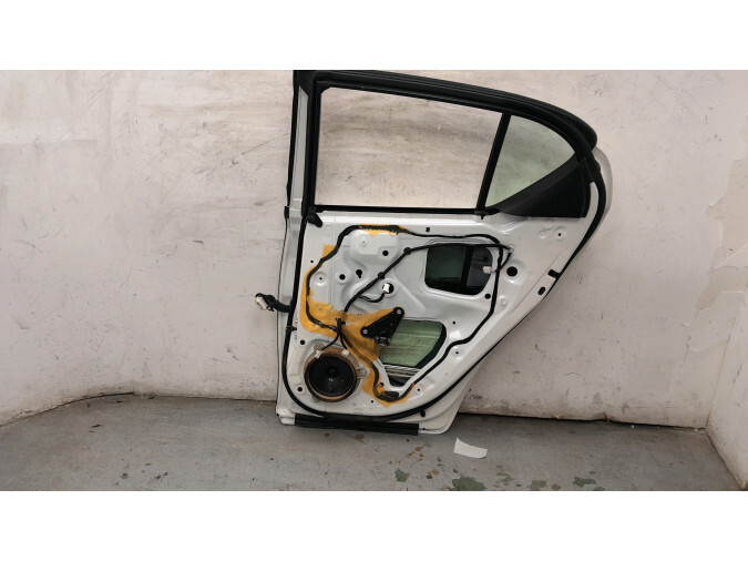 PUERTA TRASERA DERECHA LEXUS CT 200H 2019