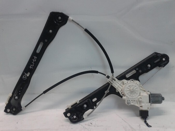 ELEVALUNAS DELANTERO DERECHO BMW SERIE 1 2010
