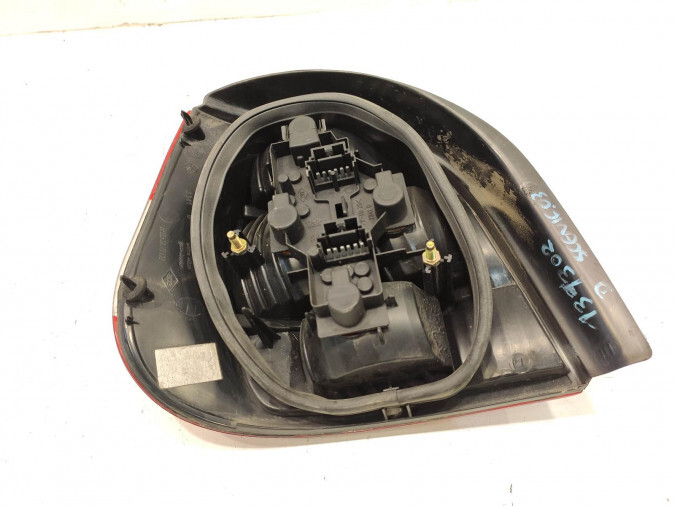 PILOTO TRASERO DERECHO RENAULT SCENIC 2003