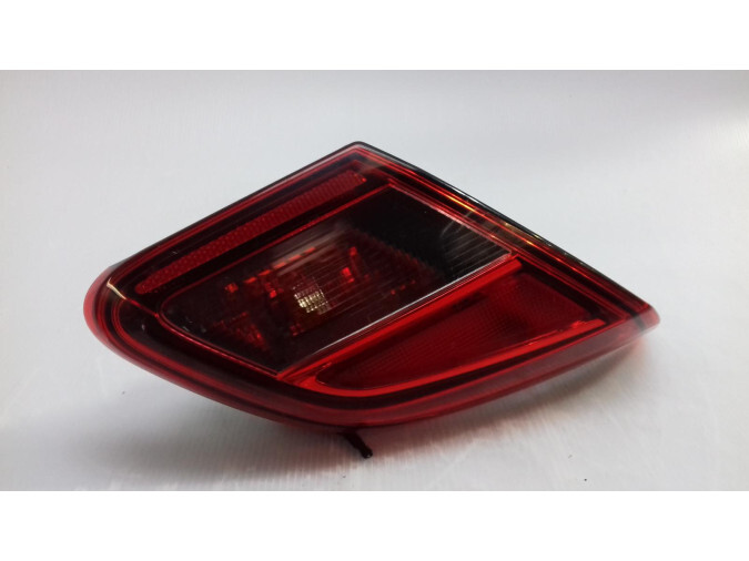 PILOTO TRASERO IZQUIERDO INTERIOR OPEL CORSA 2016