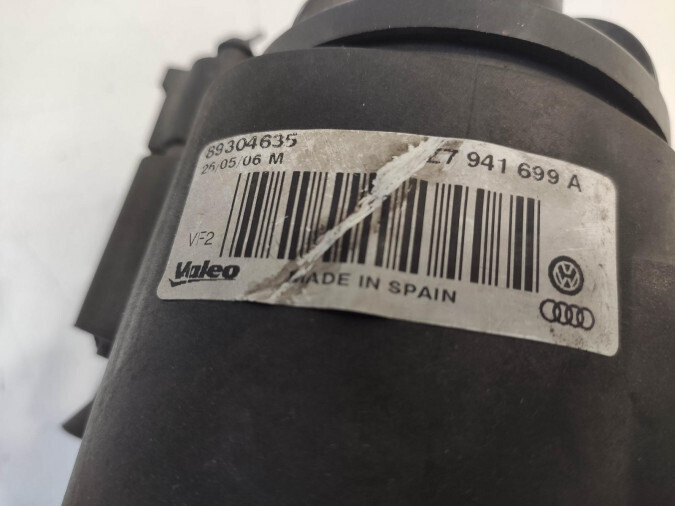 FARO ANTINIEBLA DELANTERO IZQUIERDO MAZDA 3 2004