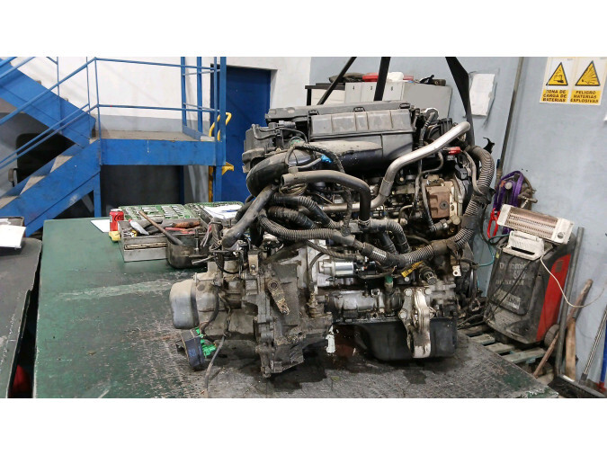 Motor PEUGEOT 206 2003