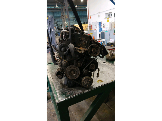 Motor PEUGEOT 206 2003